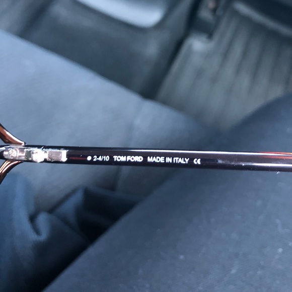 Tom Ford shades with case - Picture 7 of 7